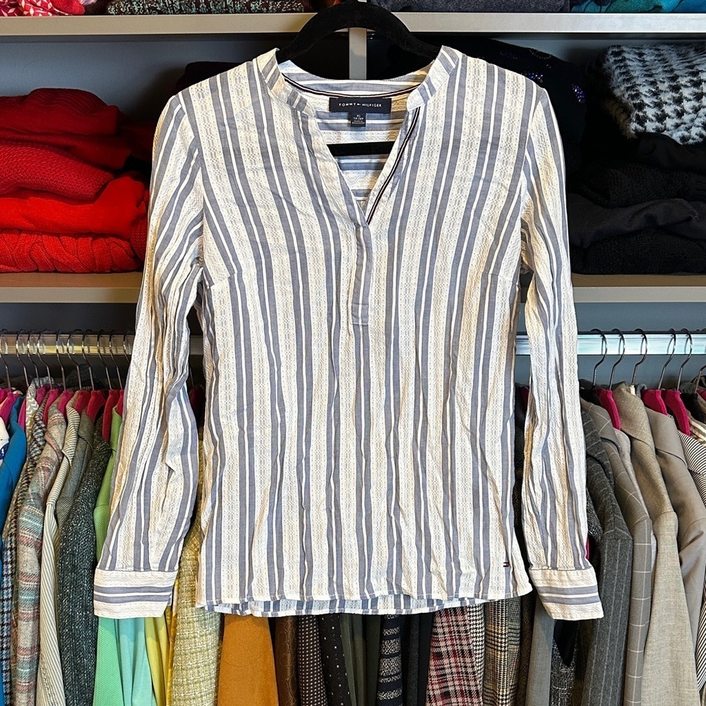Tommy Hilfiger blue/white lace striped long roll tab sleeve v neck top size XS